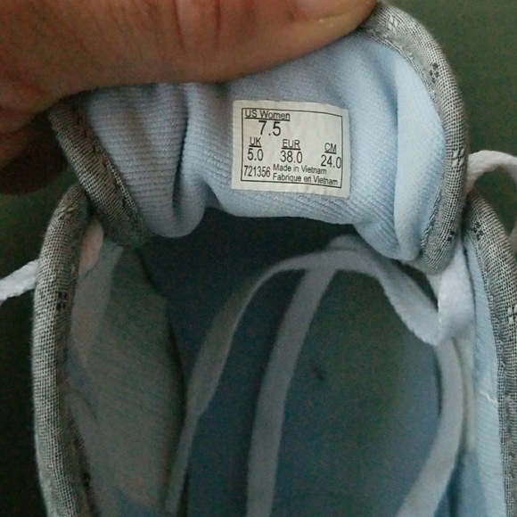 Vans - Picture 2 of 5